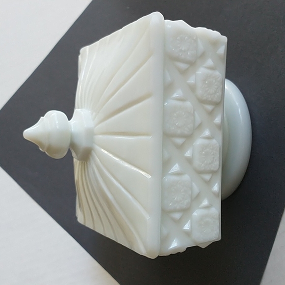 VTG Square Milk Glass Quilt Pattern Footed Trinket Box - Picture 1 of 11